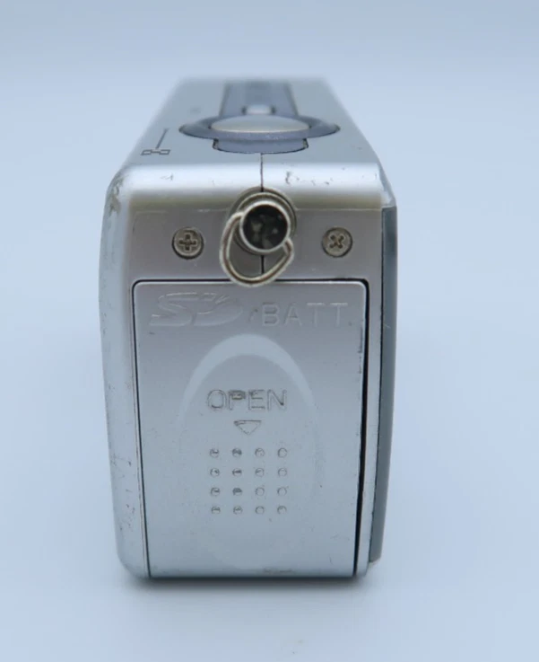 Praktica Mini 3.2MP Digital Compact Pocket Camera Silver Small Camera (8x2cm) - Image 2 of 4