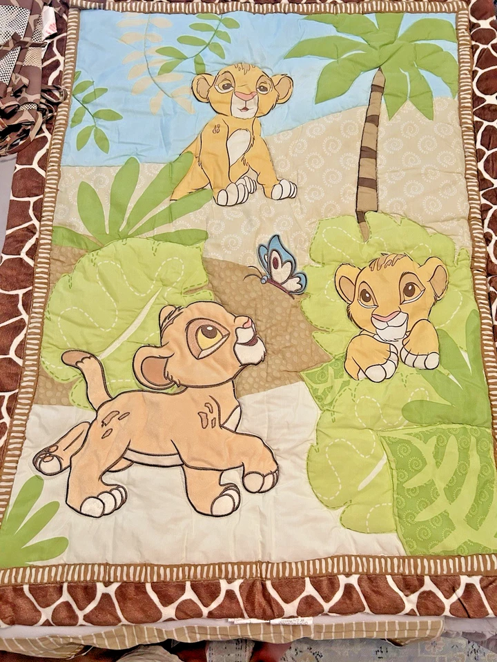 Disney Rey León Urban Jungle Juego de Ropa de Cama 8 Piezas Cuna Móvil, Nube B, Lovey Foto 2 de 4