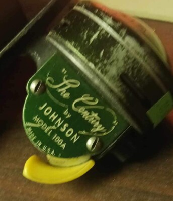 JOHNSON CENTURY Model 100A vtg spin cast fishing reel Made