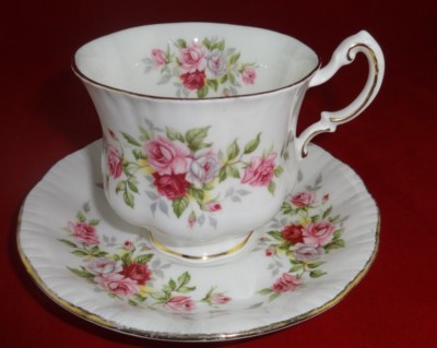 Paragon Bone China Cup and Saucer English Flowers Series Roses 