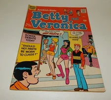Archies Girls Comic Book - Betty & Veronica #192 - School Debate in Hot Pants