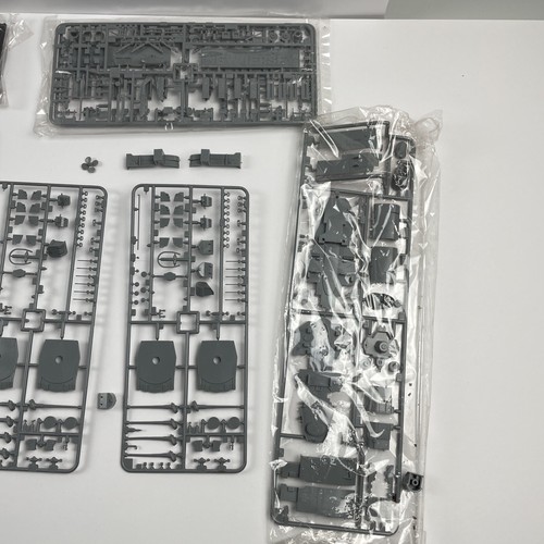 Tamiya U.S Battleship BB-62 New Jersey ( 1/350th Scale) **Partial Assembled** - Picture 18 of 24