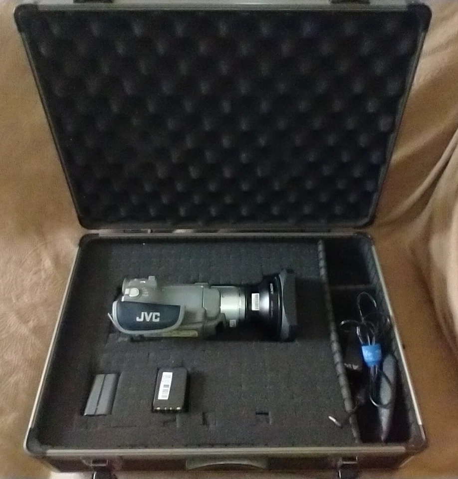 JVC GR-DV800U MiniDv Camcorder Player Video Battery Charger - Image 2 of 4