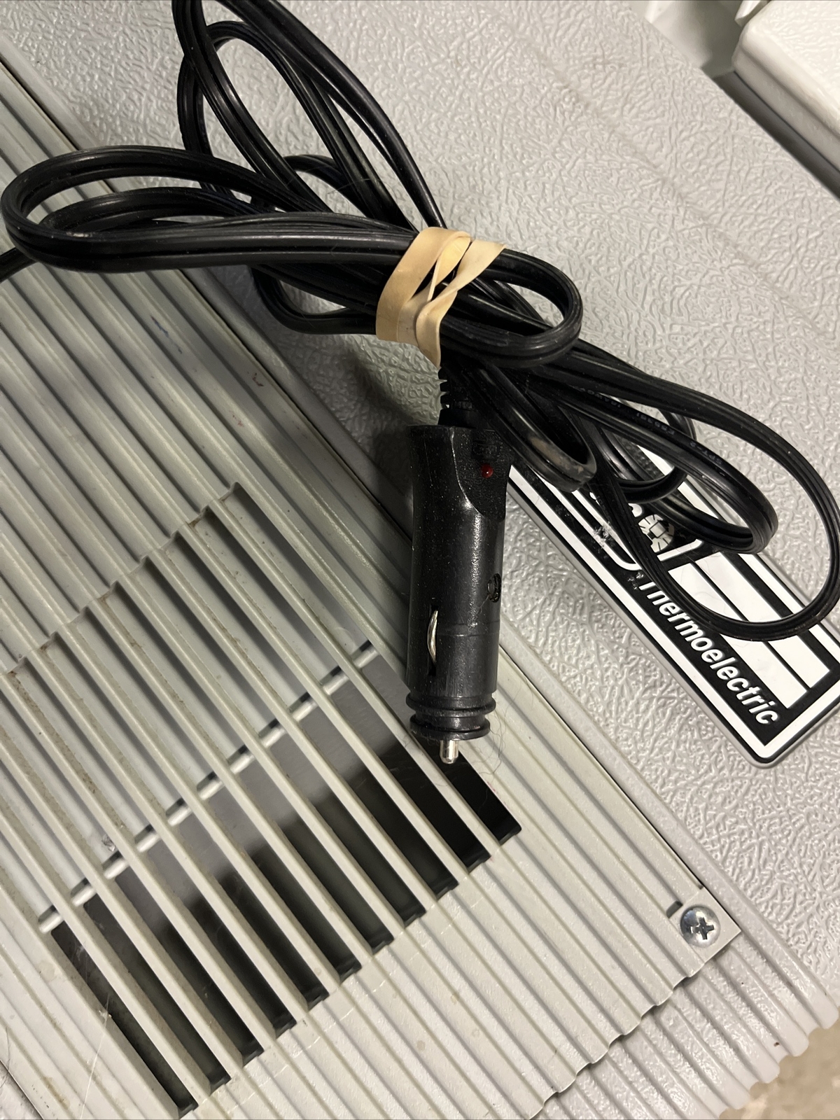 Coleman Thermoelectric Model 5232 40 qt Cooler / Warmer 12 Volt AC