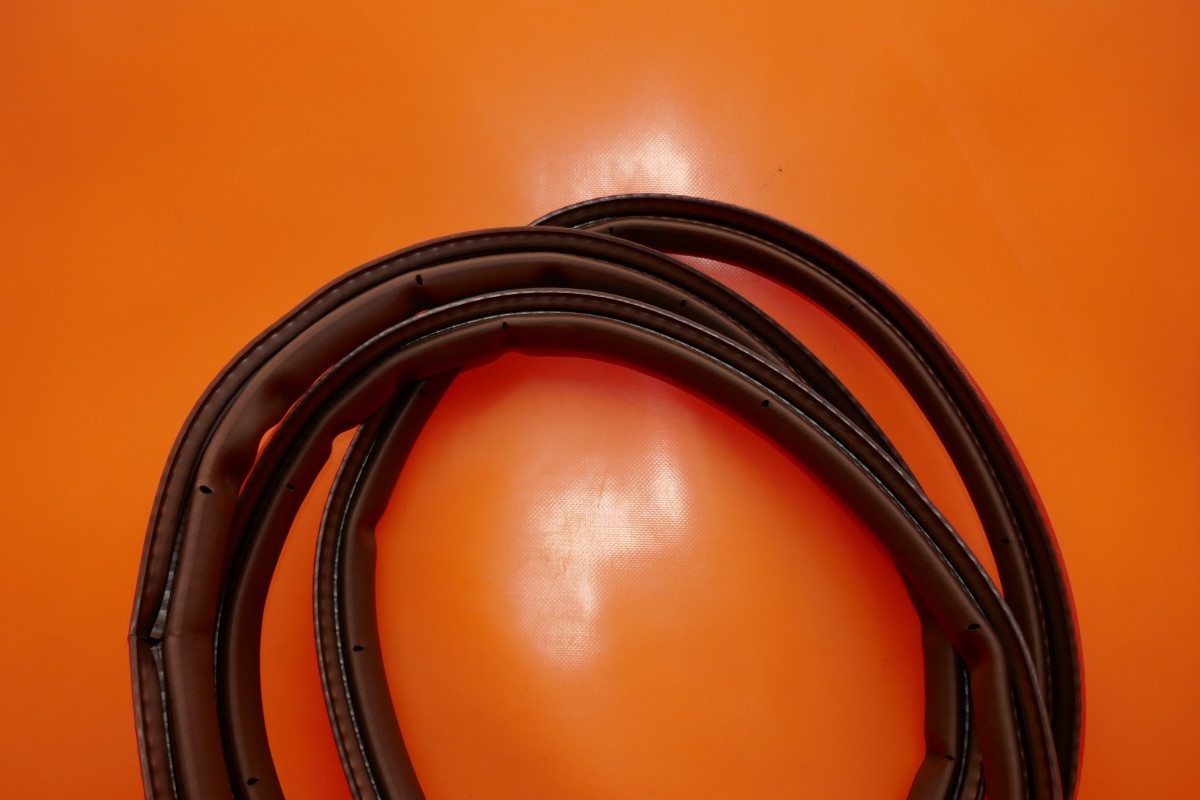 Rolls-Royce Ghost 2009-2012 Front Door gasket P/N 7200301