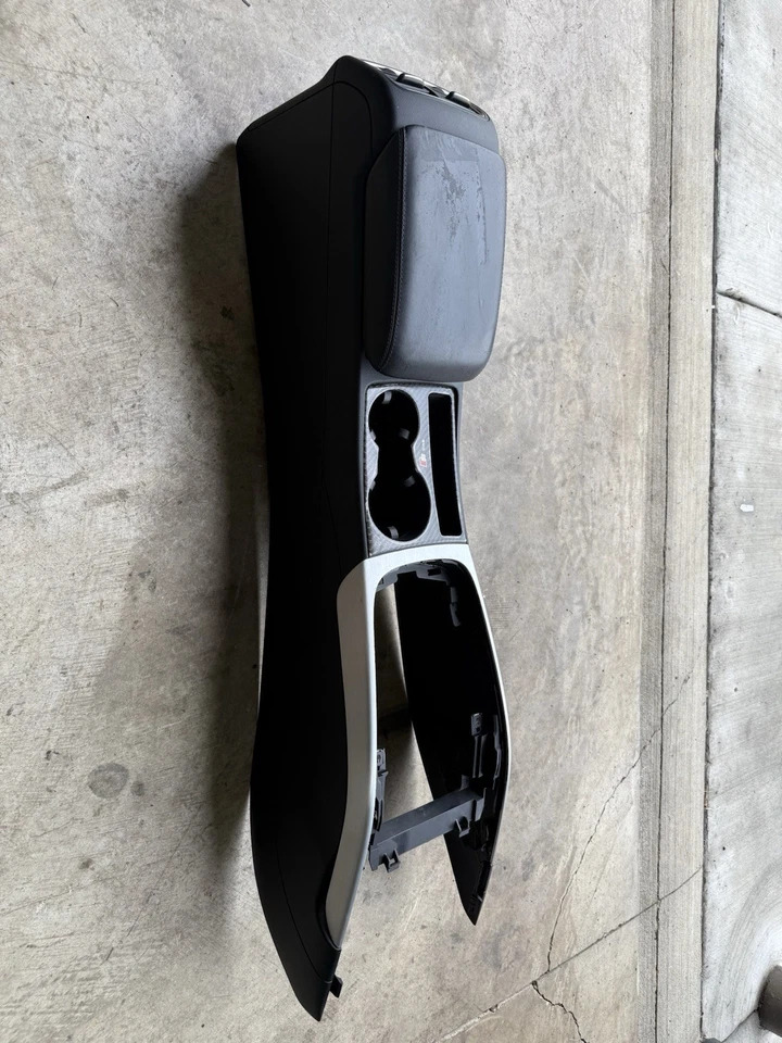 2010 - 2016 奥迪 S4 A4 B8 中心控制台臂章存储比较 — 第 2/4 张图片