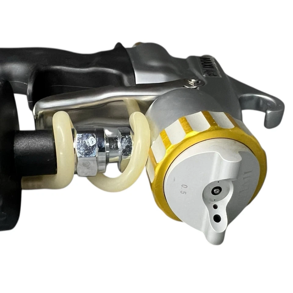 Pistola de bronceado en aerosol Maxi Mist Pro HVLP (0,5) plateada y dorada con mango de goma negro Foto 3 de 3