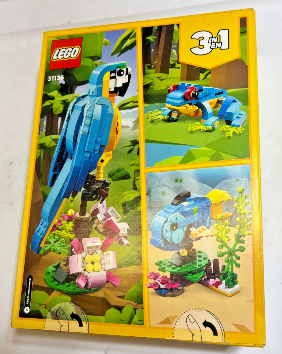 New & Sealed! LEGO CREATOR 3 In 1: Exotic Parrot (31136) Set