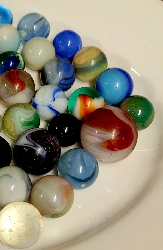 85 Vintage Marbles Various Size And Color Just Shy Of 1 Pound - Image 4 of 4
