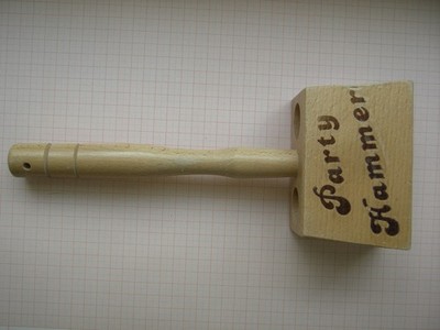 Party Hammer aus massivem Holz. Gebraucht.