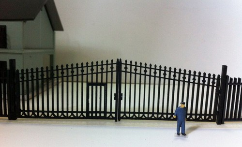 1 Meter Model Railway HO Gauge 1:87 Building Plastic Fence Wall with Door - Picture 2 of 3