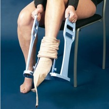 Praktyczna pomoc w ubieraniu się do pończoch uciskowych