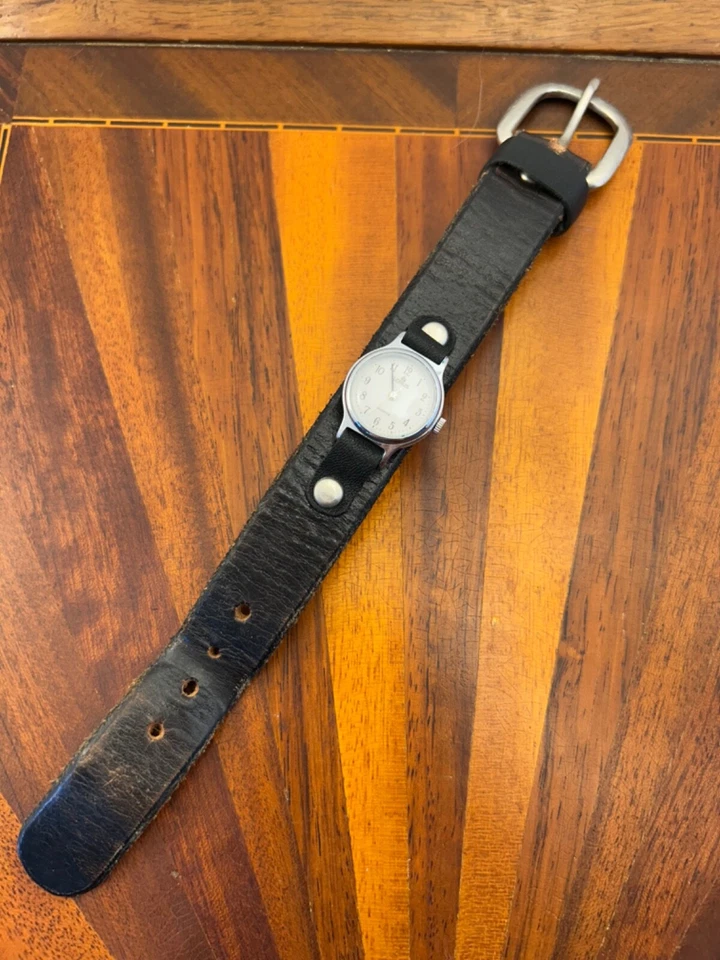 Vintage Lorus Women's Watch Silver Tone Leather Bracelet 1990s 20mm New Battery - image 2 of 4