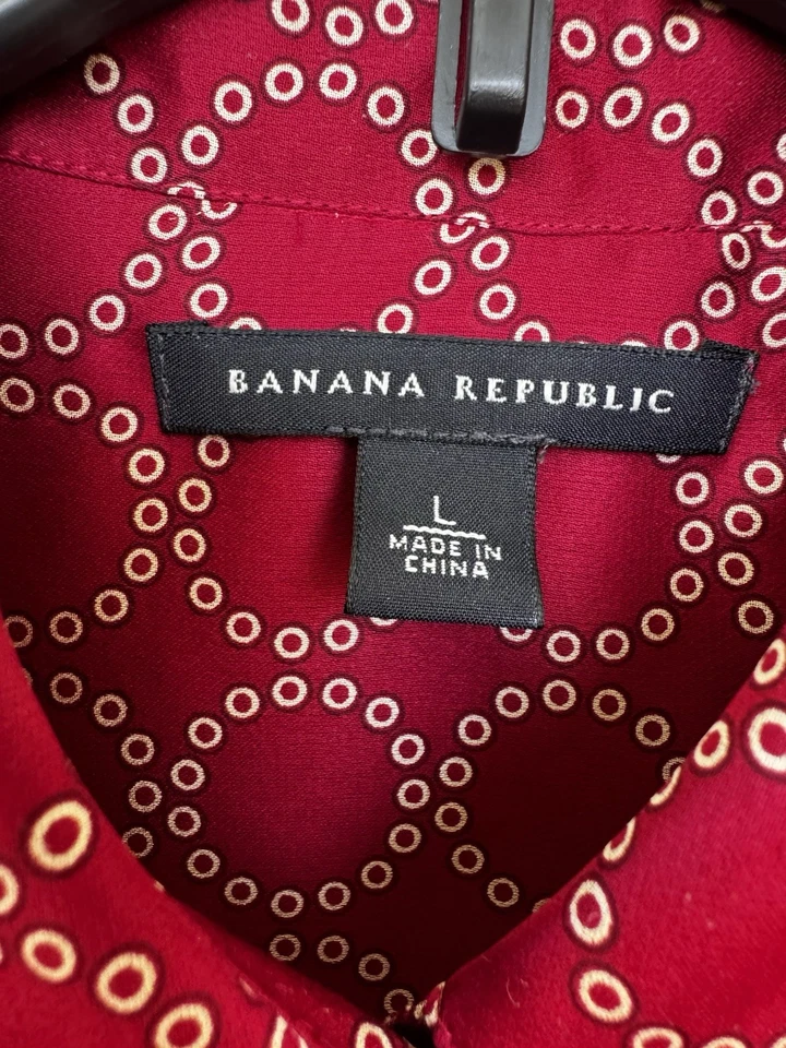 Blusa de seda Banana Republic para mujer manga larga círculo rojo cuello botón delantero Foto 2 de 4