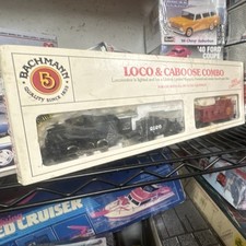 Bachmann HO Santa Fe Steam Locomotive & Caboose Black Red Yellow Light Function