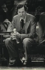 1961 Press Photo Marquette University - Coach Hank Raymonds at Game - mjc27645