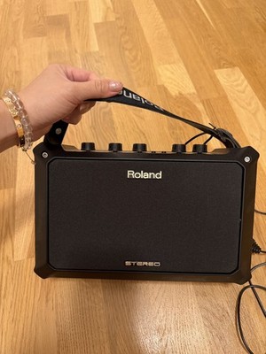 Roland Mobile-AC Portable Battery Powered Acoustic Guitar Amplifier