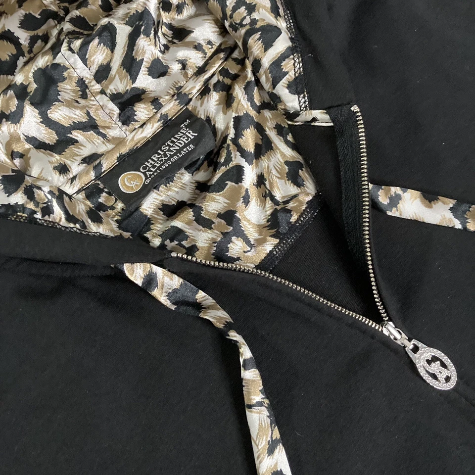 Moletom com capuz Christine Alexander preto com zíper feminino médio estampa animal forrado LEIA - Imagem 4 de 4