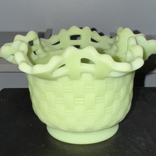 Vtg FENTON Custard Satin Uranium Glass Basket Weave Bowl-Ruffled Lace Rim-Glows - Picture 3 of 11