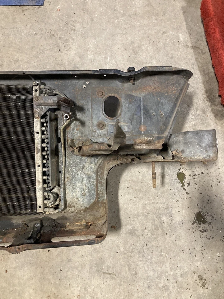 Radiador delantero con marco de condensador de aire acondicionado Cadillac Seville 1976-1979 OEM #1836M Foto 4 de 4