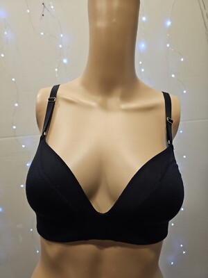Lively Wireless Lightly Lined Deep V Plunge Bra size 32D black