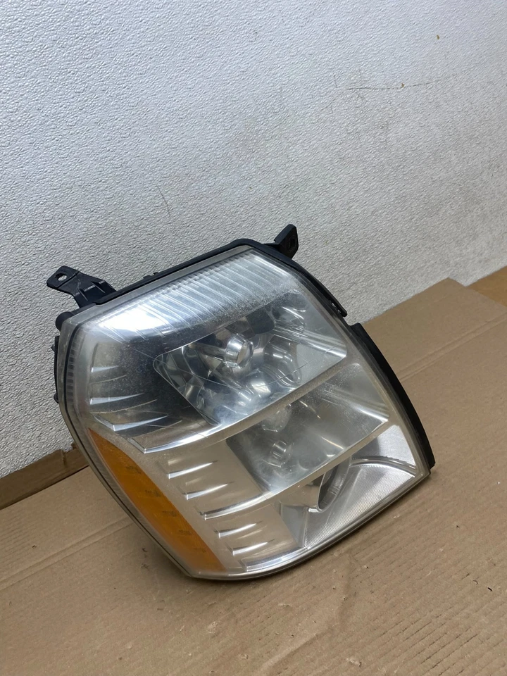 Ксеноновая фара для правой стороны пассажира 2007–2014 Cadillac Escalade U0712 DW - Изображение 3 из 4