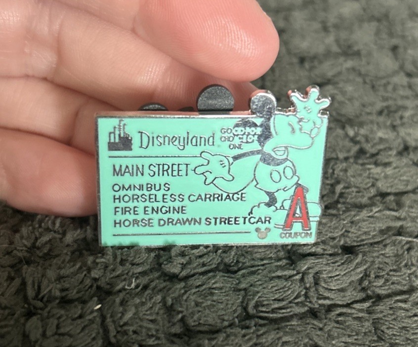 Mickey Mouse Pin, Cast Lanyard Series, Disney 2005, Official Trading Pin