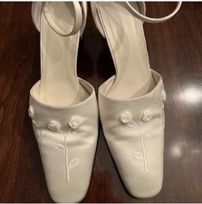Kenneth Cole Satin Cream Bridal Pumps Medium Heel Size 11 Style 0726D CX