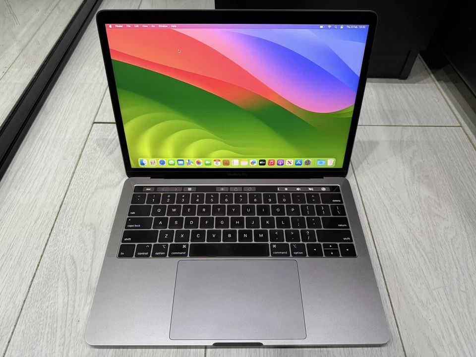 Apple MacBook Pro Retina 13.3" 2018 Touch Bar 1TB SSD 16GB Ram - 2.3GHz Core i5 - Image 4 of 4
