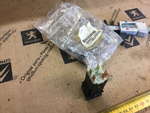 Genuine Peugeot 405 505 heated rear screen HRW switch citroen 6552h7 dav - Picture 2 of 3