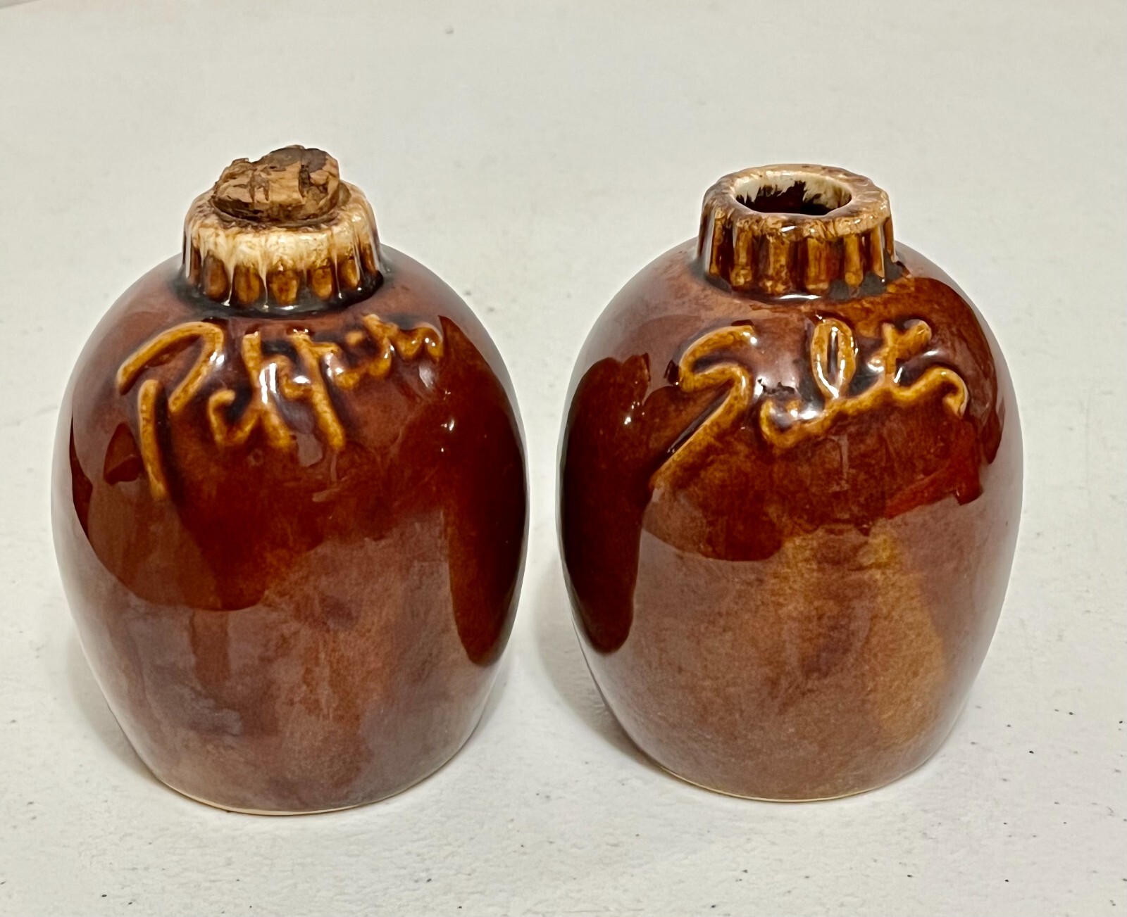 Brown Crock S&P Made in USA Pottery Country Home Decor Vtg Salt Pepper