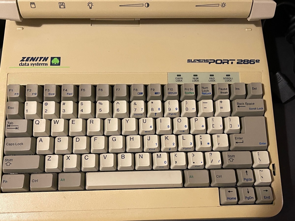 SupersPort 286e Portable Zenith Computer w/PS, cables & Bag UOS