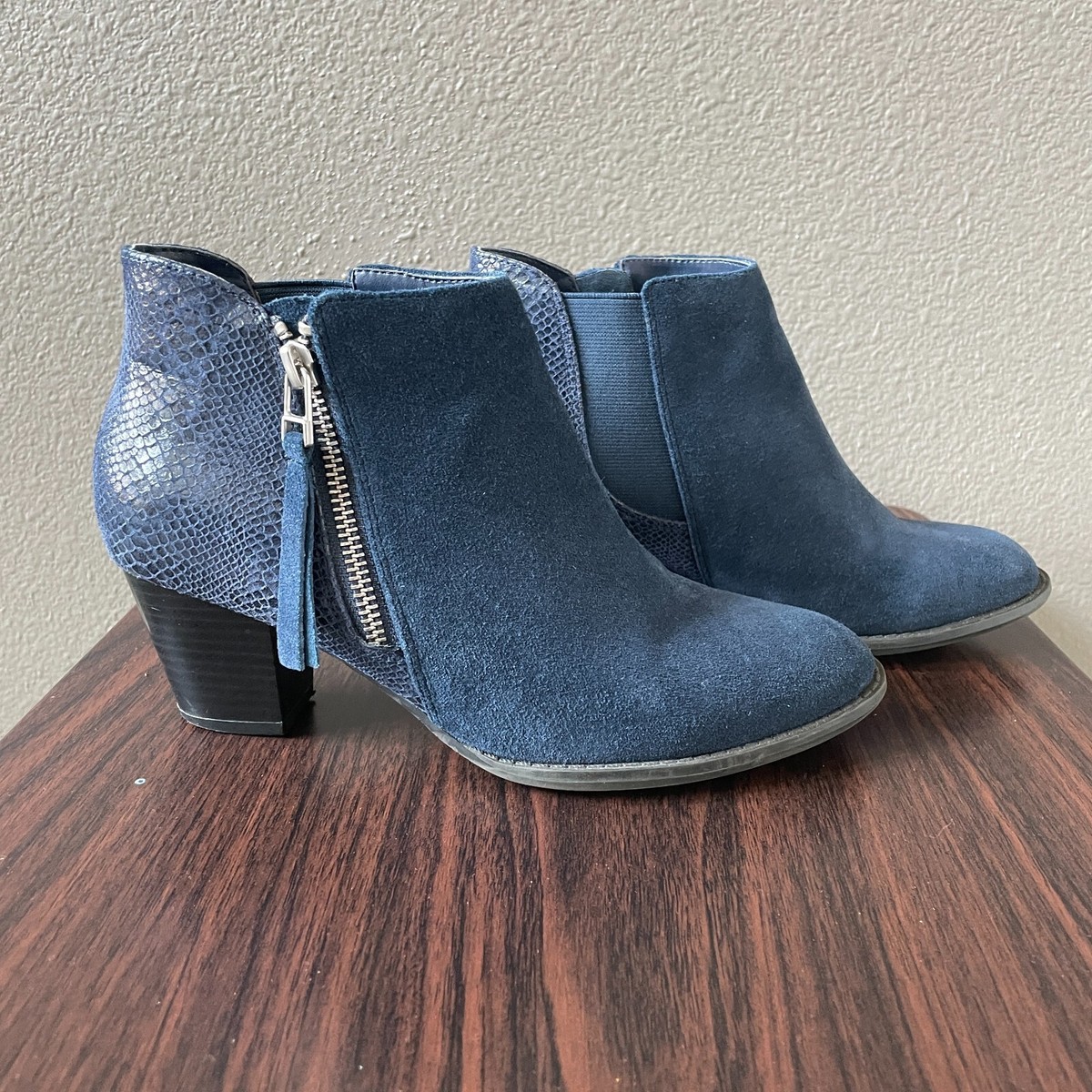 Vionic Anne Suede Snake Navy Blue Ankle Booties Boots Size