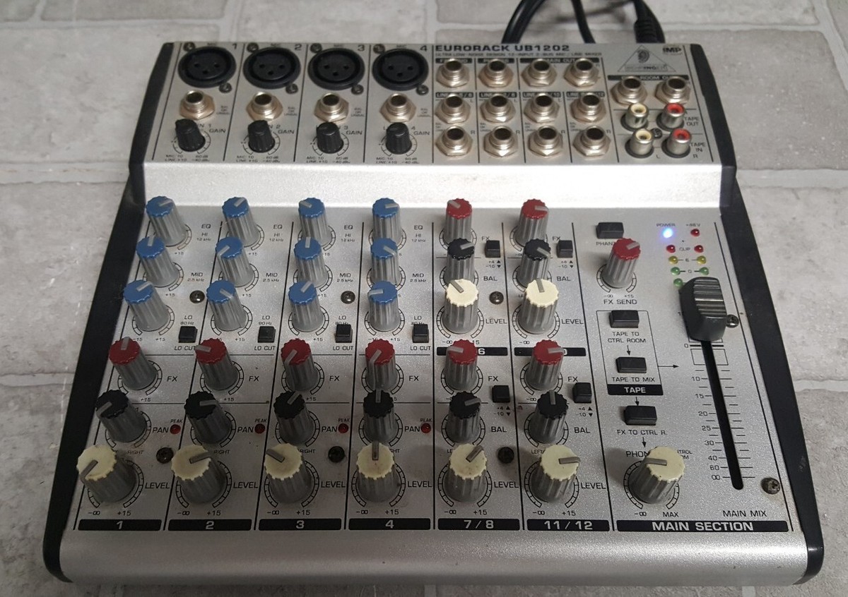 Behringer Eurorack UB1202 Ultra Low-Noise Design 12-Input 2-Bus