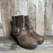 Womens Clarks Saber Brown Oiled Leather Studded Mid Clog Boots Booties Sz 9.5