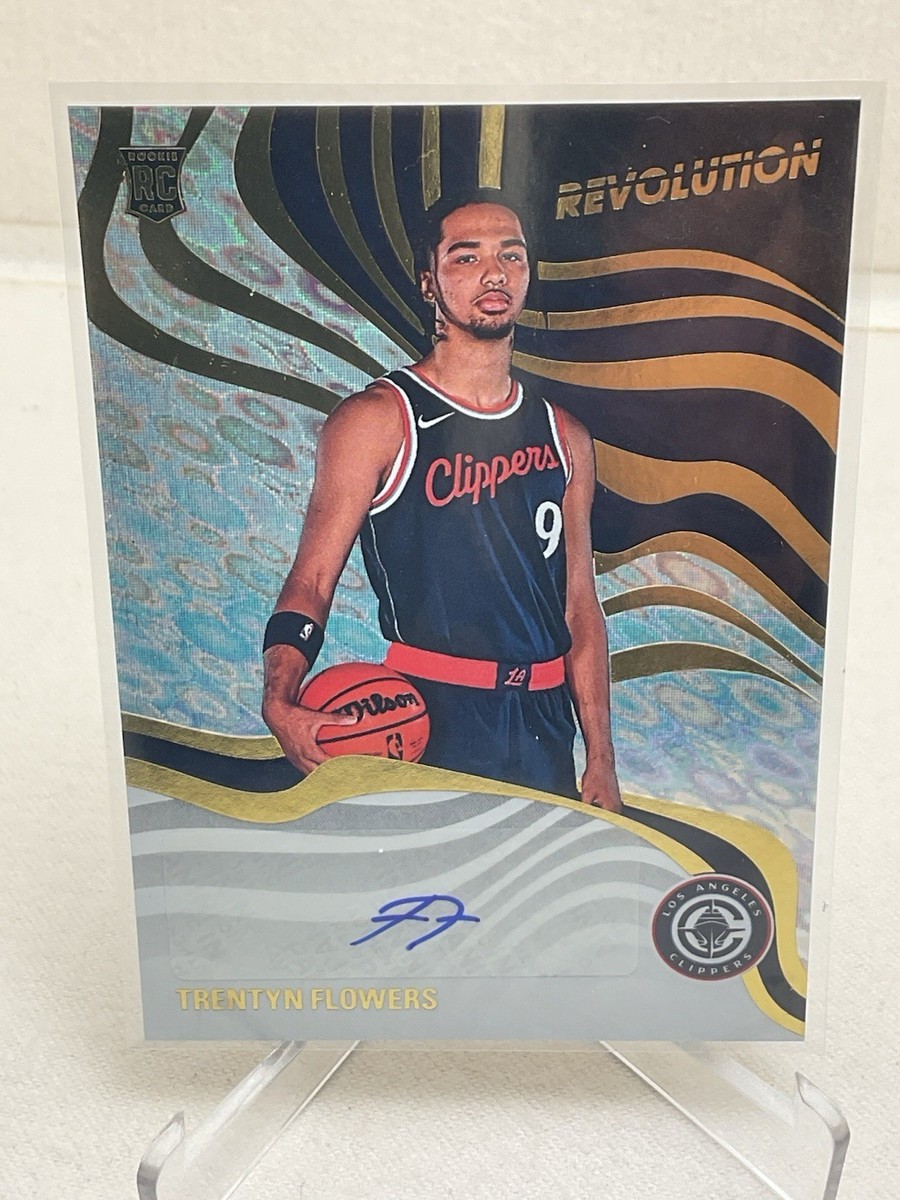 トレイヤング　直筆サイン　オート　panini Revolution PSA8 トレイヤング直筆サインオートpanini Revolution PSA8