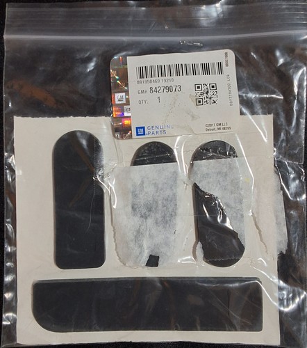 NUEVO OEM GM 84279073 - Kit de lámpara de parada de montaje alto 4 aisladores - GM - Imagen 1 de 1