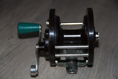 Moulinet de pêche vintage en bakélite Penn no 78