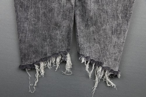 Pantalones de mezclilla ajustados para mujer Zara 1975 de altura media dobladillo crudo envejecido talla 6 (30x27) - Imagen 5 de 7