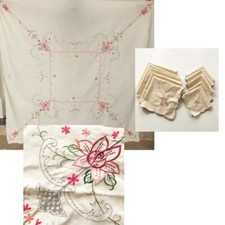 VTG Embroidered Tablecloth Floral Vines Scalloped Edge 46" Square w/ 11 Napkins