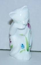 Fenton Grooming Cat Licking Paw Kitty Glossy White Milk Glass HP Tulips