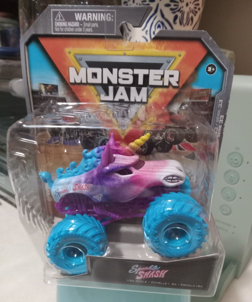 MONSTER JAM. 1:64. SPARKLE SMASH. SERIES 33.