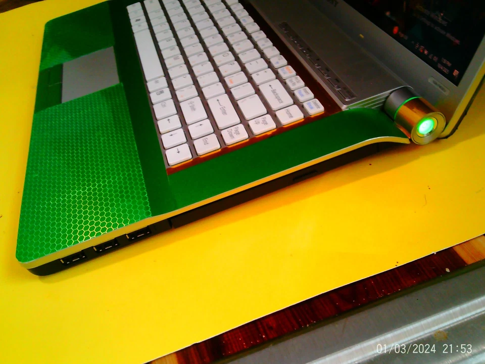 Sony Vaio POINT VENTURE vgn-fw351j,2.93ghz core 2x2,250ssd,4gb,16.4"hd bluray - Image 4 of 4