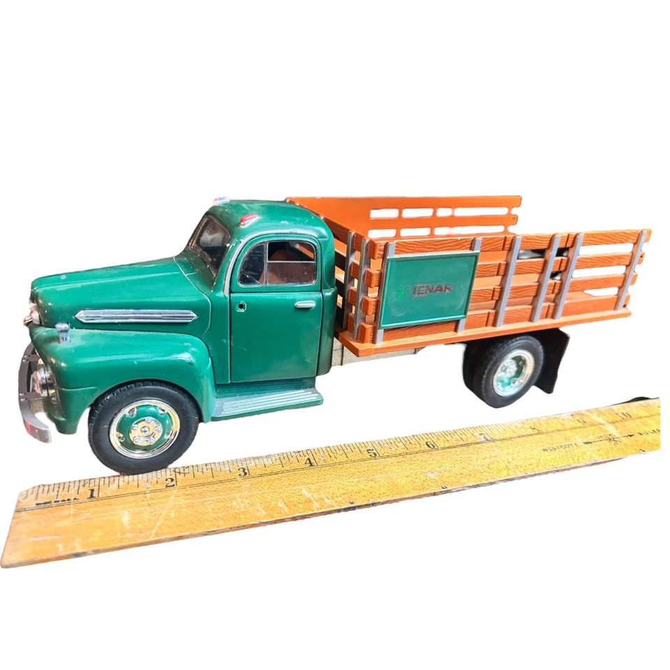 Golden Wheels 1:25 1951 Ford Stake Truck Menards Lumber Company - Изображение 2 из 4