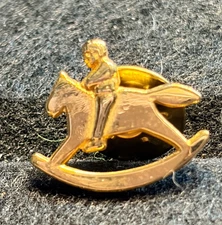 ROCKING HORSE & RIDER GOLD TONE PIN BADGE UNKNOWN SOURCE