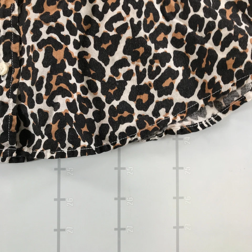 J. Camisa Crew con botones para mujer pequeña marrón negra estampado de leopardo ajustada de lino Foto 2 de 4