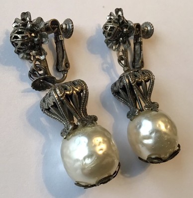 VINTAGE MIRIAM HASKELL SIGNED BAROQUE PEARL CHANDILIER EARRINGS