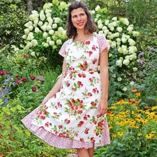 April Cornell Strawberry Basket Chef 100% Cotton Apron White Red Green Pink