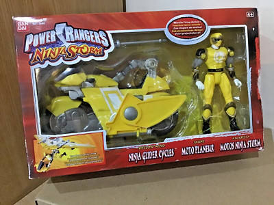 NEU UND VERPACKT Power Rangers Ninja Storm Yellow Wind Ninja Segelflugzeug Fahrrad + Figur Bandai 2002