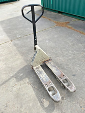 Pallet Truck Crown 2000kg 800mm Forks FREE UK DELIVERY